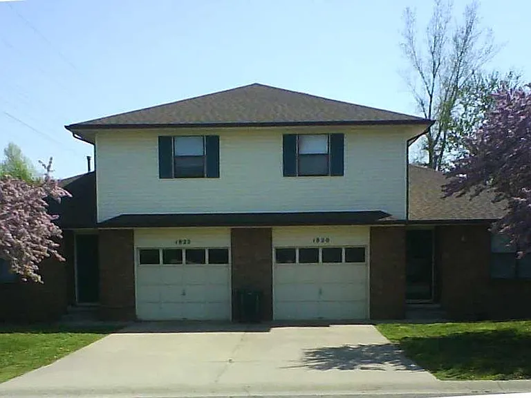 1820 E 33rd St — Photo 2