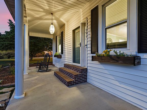 4th image of 706 Hiwassee Hill Dr