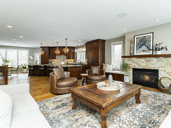 4th image of 1105 Greystone Ln SW