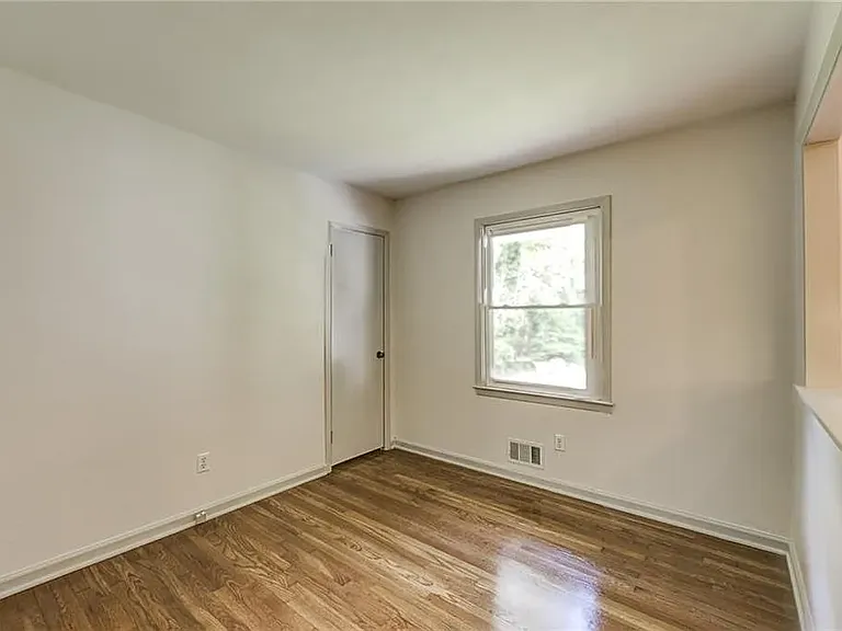 2340 Burch Cir — Photo 7
