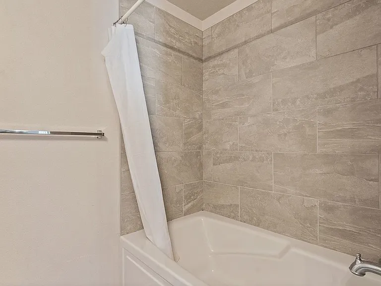 992 E Starling St — Photo 14