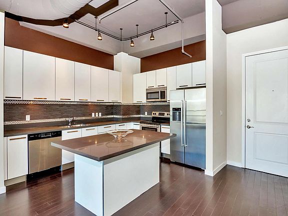4th image of 1 E Lexington Ave Unit 1005