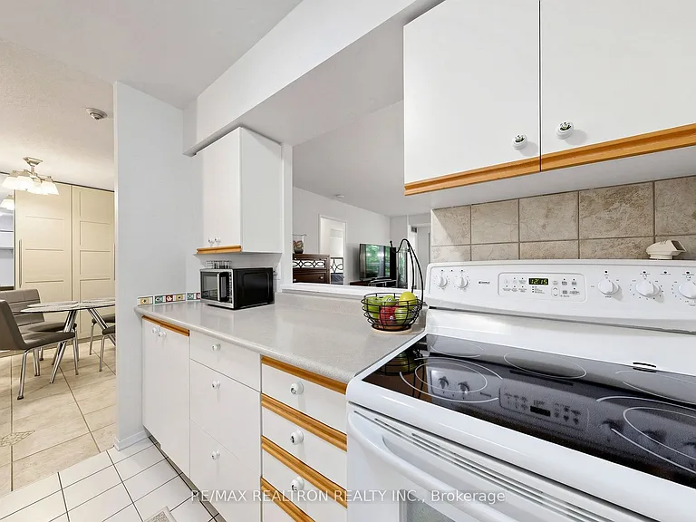 326 Major Mackenzie Dr E #307 — Photo 17