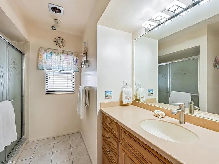 851 Perrine Ct — Photo 6