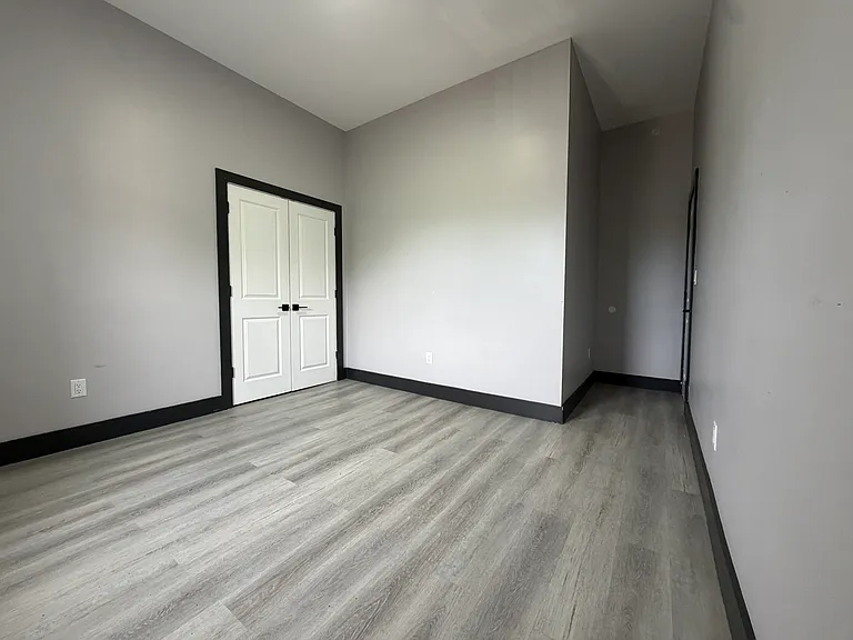 194-196 Johnson Ave #10 — Photo 4