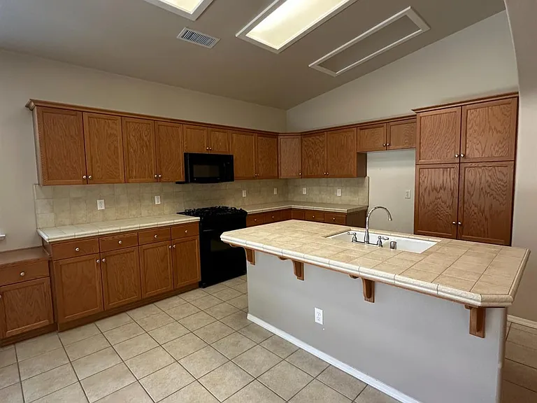 5541 N Plum Ln — Photo 6