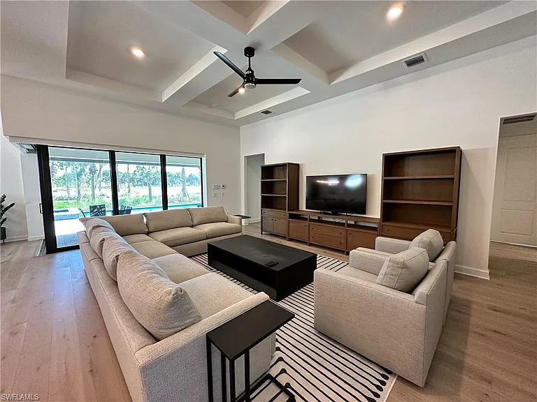 9260 Cormorant Dr — Photo 5