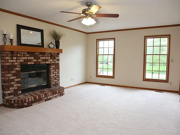 2nd image of 362 Lakeview Dr