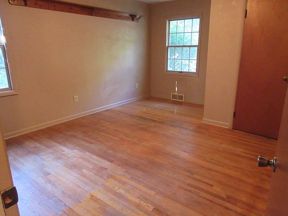 Bedroom 1 - Main Floor