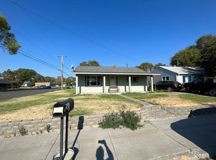 248 SE 9th St, Madras, OR 97741