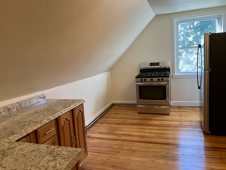 28 Pomona Pl #2 — Photo 17