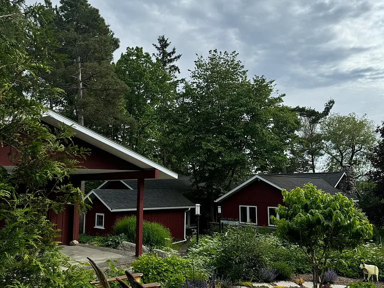 3756 Springwater Beach Rd — Photo 3