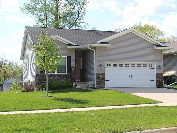 2nd image of 2033 Mackinaw Dr