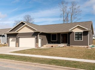 709 Deerwood St, Holmen, WI 54636
