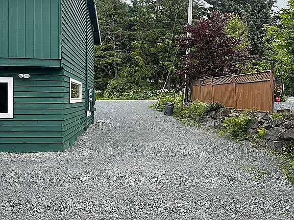 3rd image of 807 Sirstad St