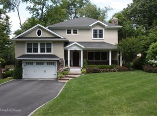 34 Crescent Rd, Port Washington, NY 11050