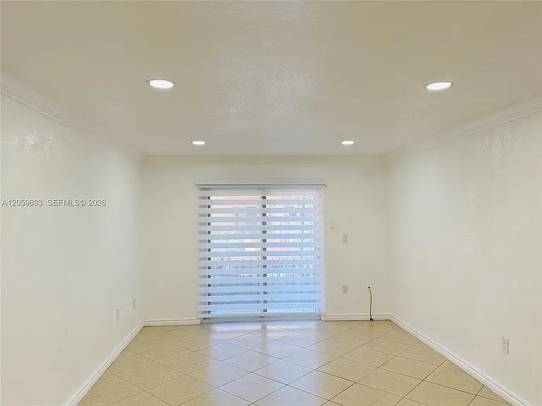 1100 W 35th St #8 — Photo 8