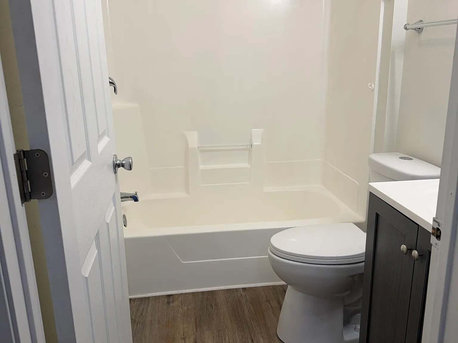 2 bed, 700 sqft, $1,000 — Photo 4