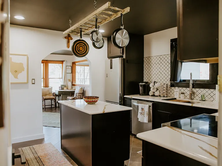 604 W Pecan St — Photo 41