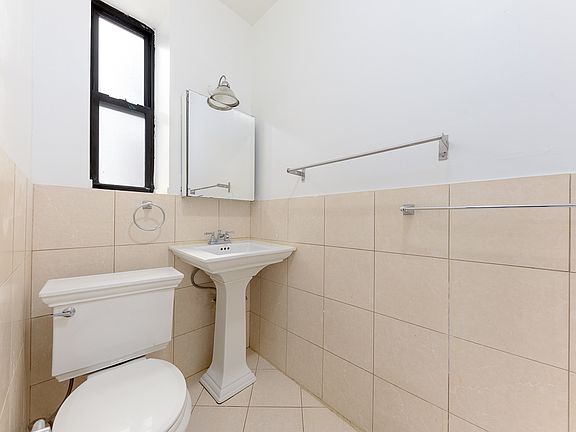 5th image of 300 12th St APT 18