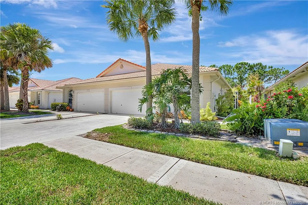 3 bed, 2.0 bath, 1541 sqft, $2,900 — Photo 2