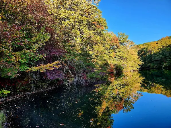 Hickory Hollow Rd, Crossville, TN 38572