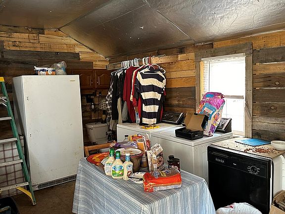 4th image of 2108 Pershing Ave