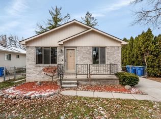 28599 Wauketa Ave, Warren, MI