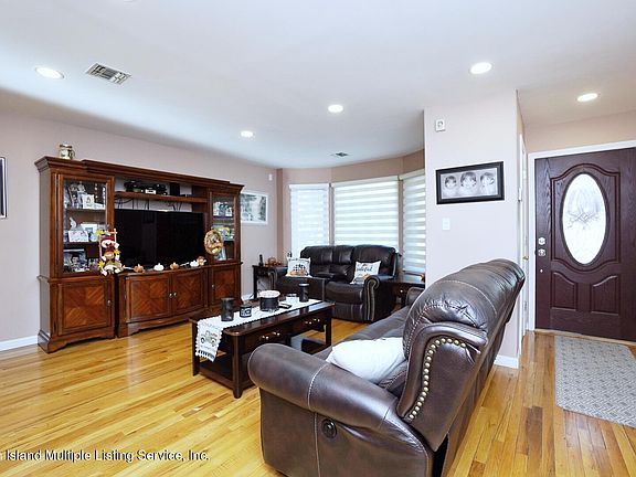 3rd image of 106 Sylvia St