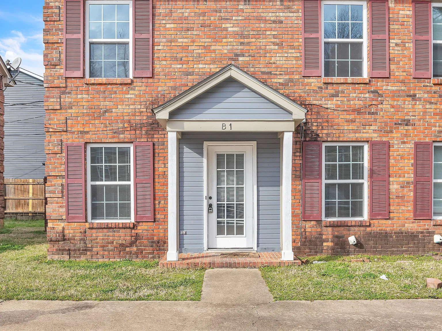 2 bed, 1.5 bath, 1013 sqft, $1,300 — Photo 1