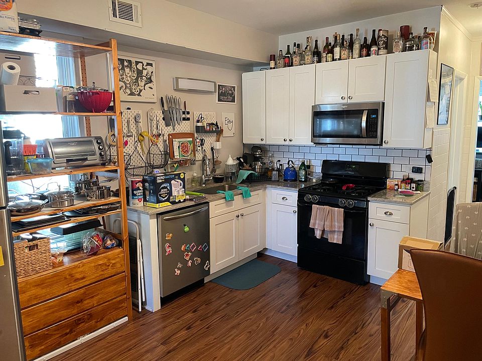 1st image of 3536 W Wolfram St #1