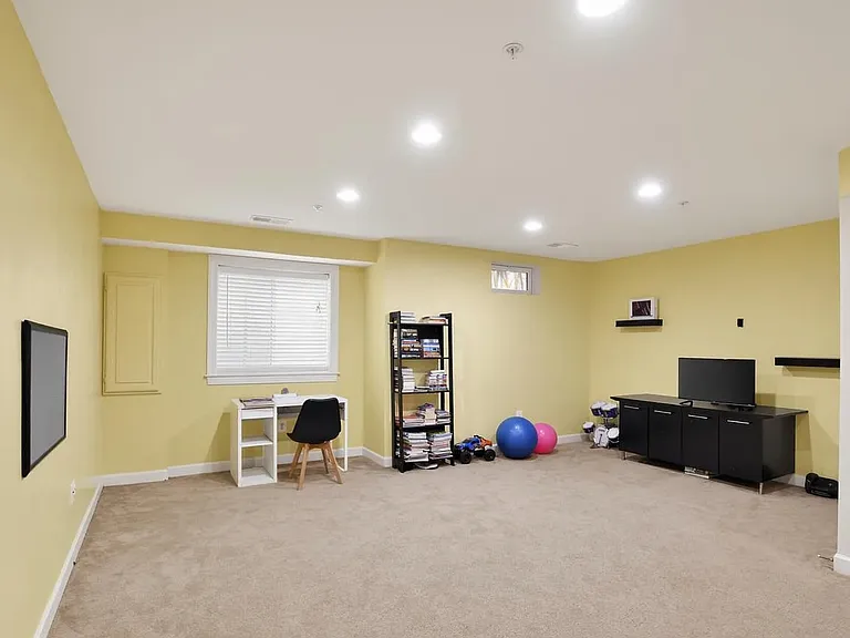 9045 McPherson St — Photo 8
