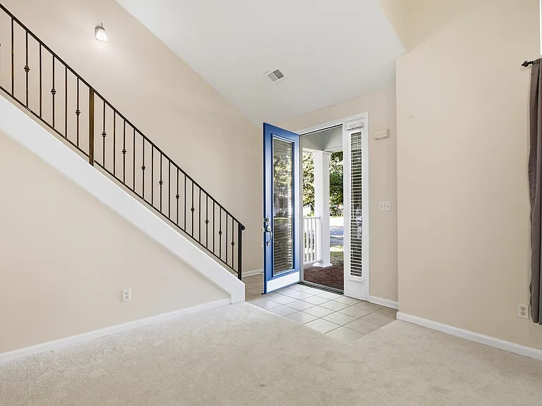 1277 Island Pl E — Photo 2