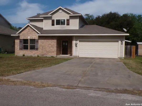 206 N HARRISON ST, Beeville 78102