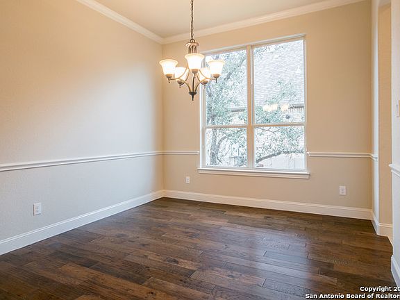 4th image of 411 Montessa Park