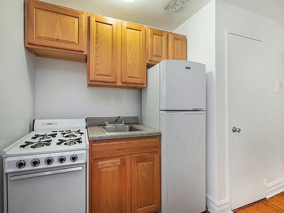 2nd image of 2753 Broadway #C2