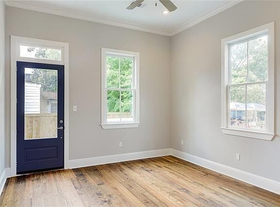 4th image of 704 Josephine St