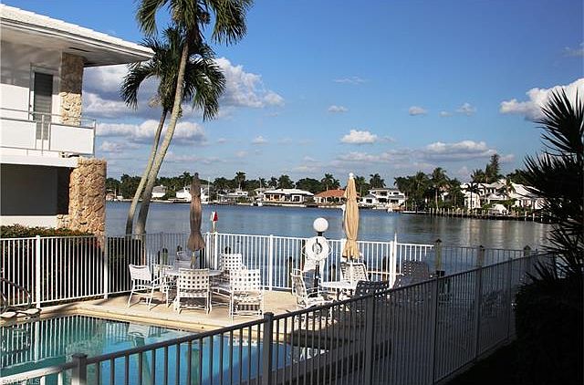 1st image of 2500 Gulf Shore Blvd N