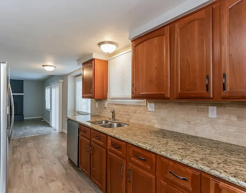 4 bed, 2.0 bath, 1542 sqft, $2,408 — Photo 2