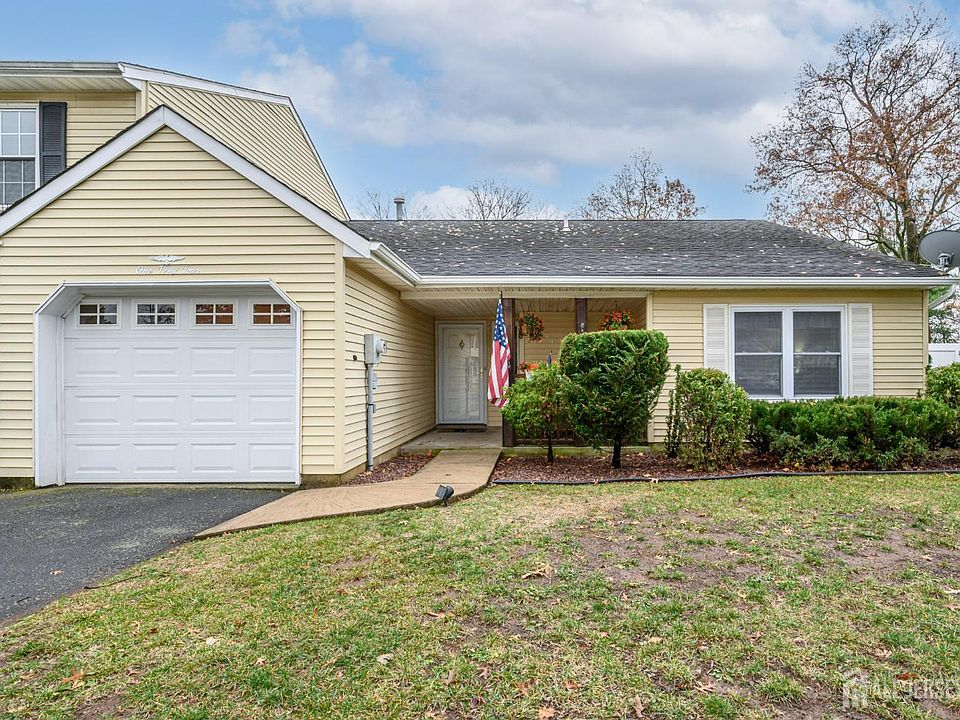 1st image of 144 Zwolak Ct