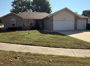 800 Daniel Ln, Willard, MO 65781