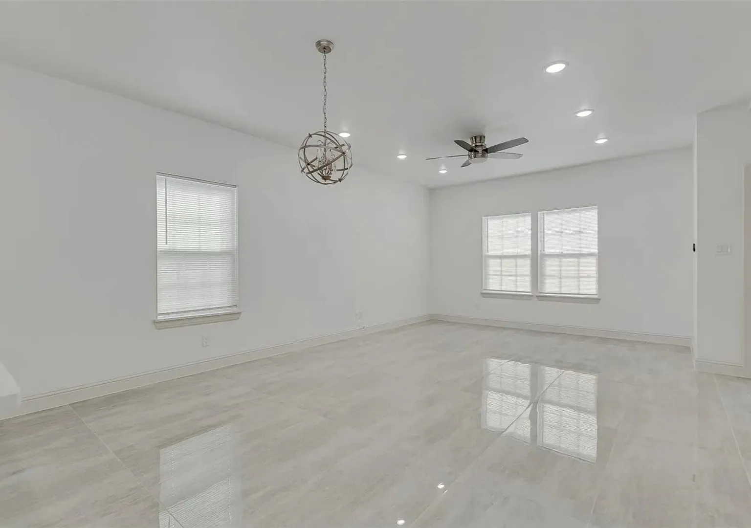 Beautiful & Fully Updated 3-Bed, 1.5-Bath Duplex in Fort Worth Modern & Move-In Ready! — Photo 4