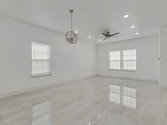 5th image of 3155 Glen Garden Dr N Unit 1