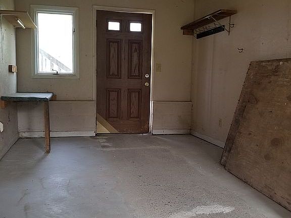 4th image of 194 Lincoln Dr