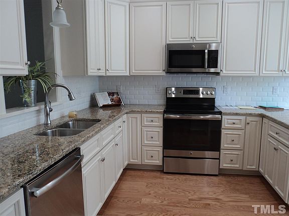 3rd image of 118 Heather Park Dr