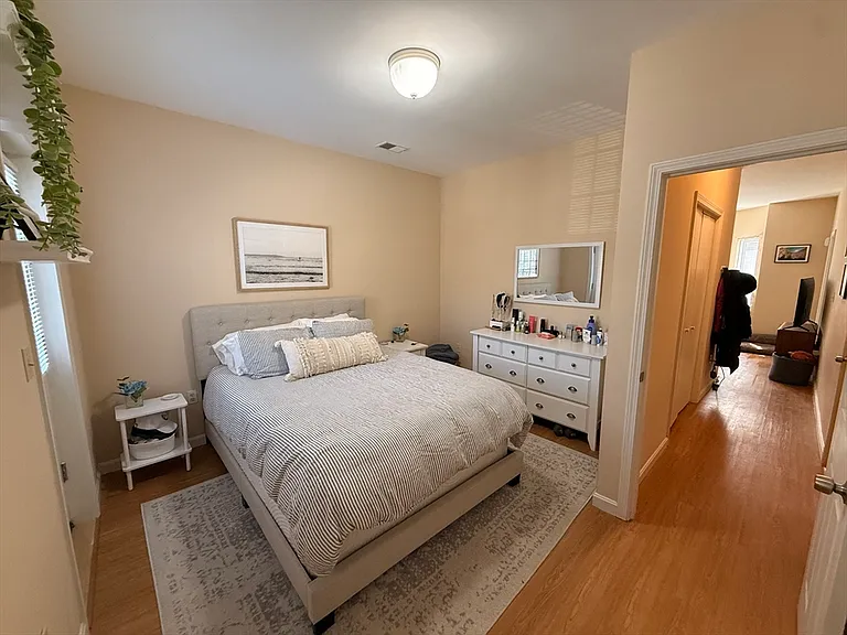 506 E 8th St #2 — Photo 6