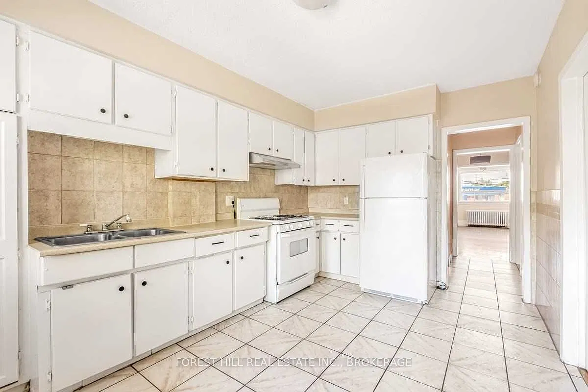 634 Vaughan Rd - Upper — Photo 4