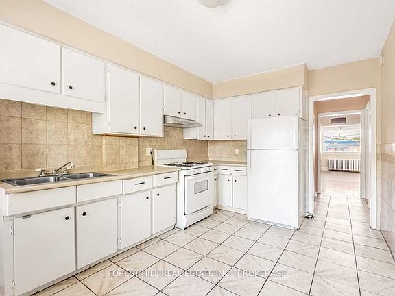 4th image of 634 Vaughan Rd