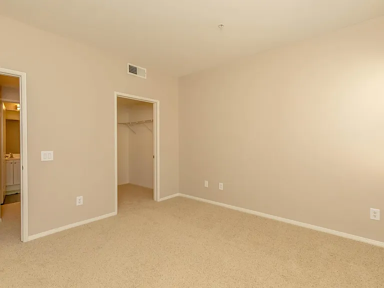 Laurel Vista Apartment Homes — Photo 47