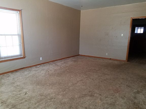 3rd image of 1000 Avenue E NW